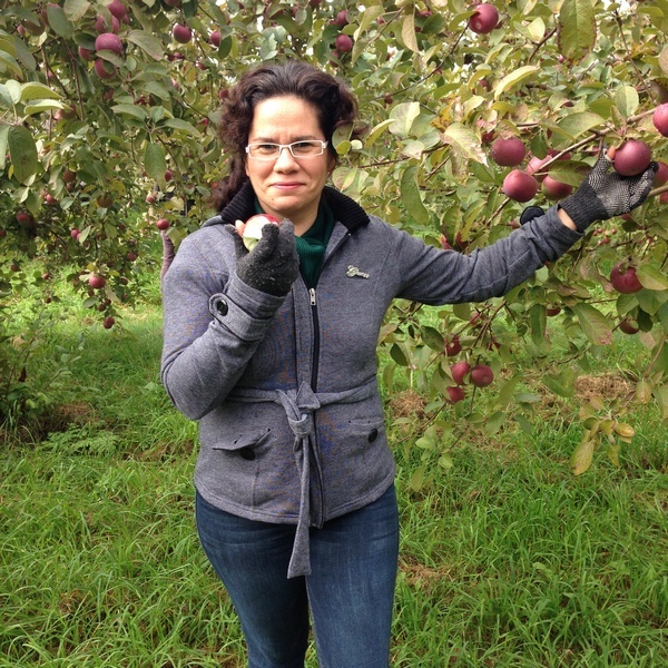 Apple Picking: A Fun Fall Activity for Kids & Families: Taking a Selfie!