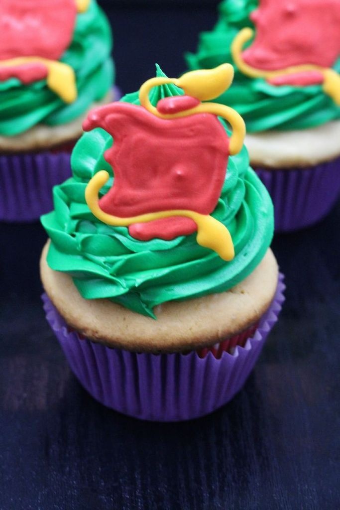 These Descendants-inspired cupcakes will be a great hit for your upcoming Christmas party or sleepover party. Make ahead or together with your friends!