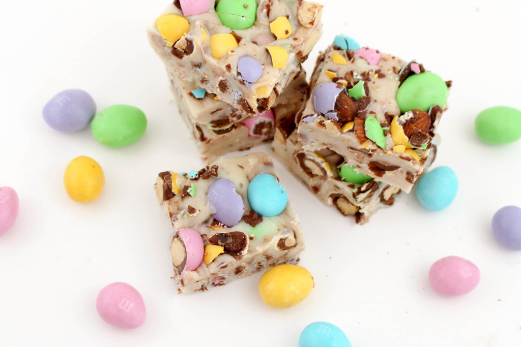 Need a sweet treat? We have a super simple Easter Fudge recipe that will knock those bunny ears off for a party or as sweet gifts! Yum!