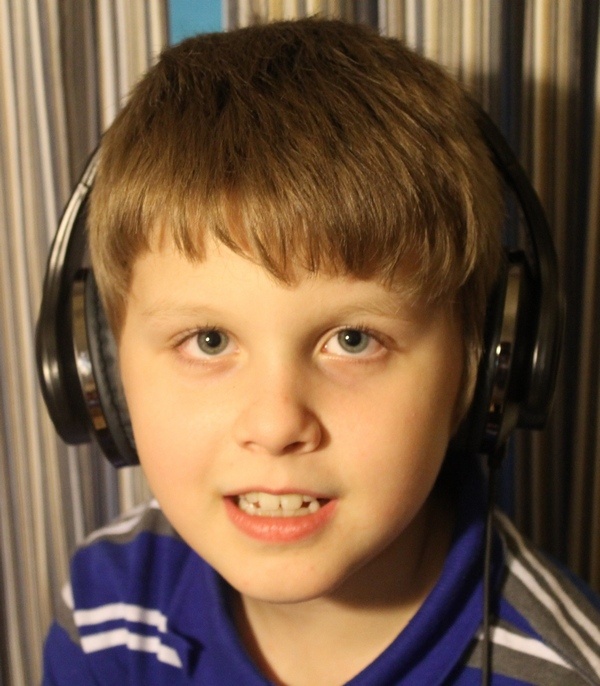 Flips Audio Headphones Review: Perfect for Kids or Parties! Flip them out and they become speakers!