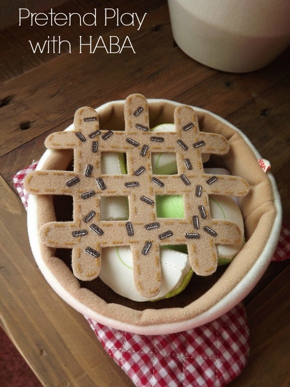 Kids will love pretending to be pastry chefs with HABA play apple pie!