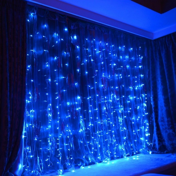 7 Glow In The Dark Christmas Party Ideas That Will Make You Want To Rock Around The TreeL: Glow Icicle Wall