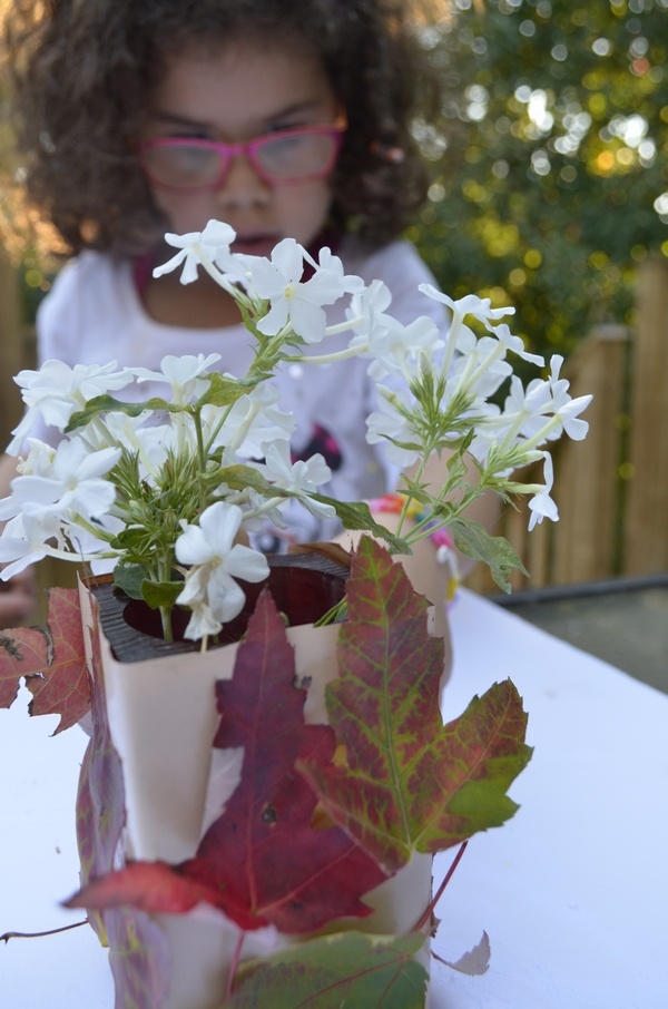 Easy Fall Craft for Kids: Leaves Bouquet Holder