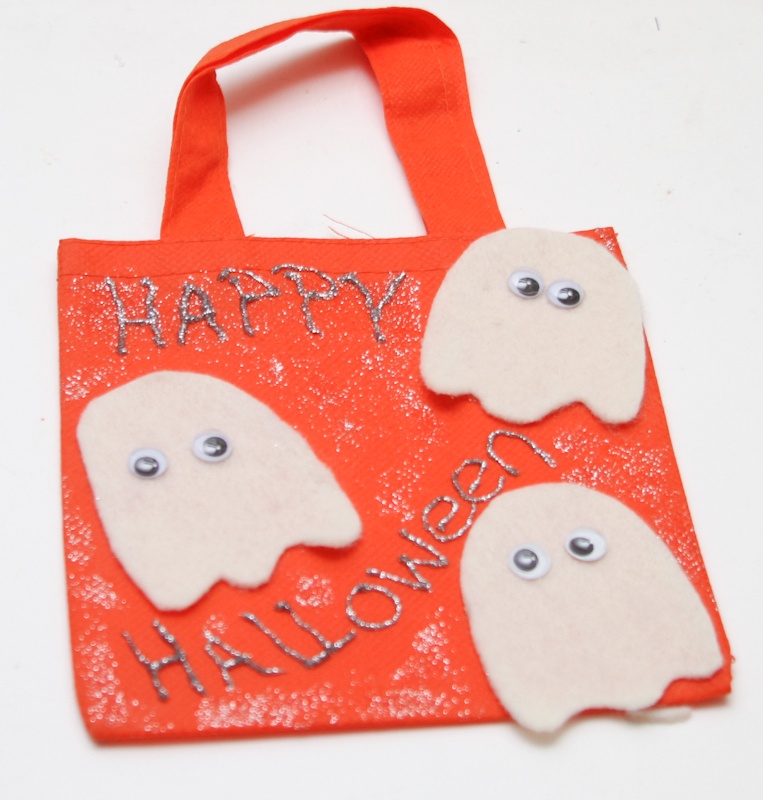 Scare up Some Fun With Mini Halloween Bags Craft for Kids | Ghost Bag