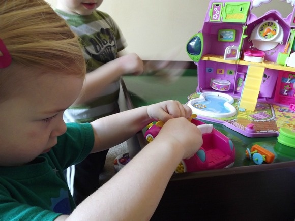 Pinypon Weekend Getaway Hotel Toy for Kids Review