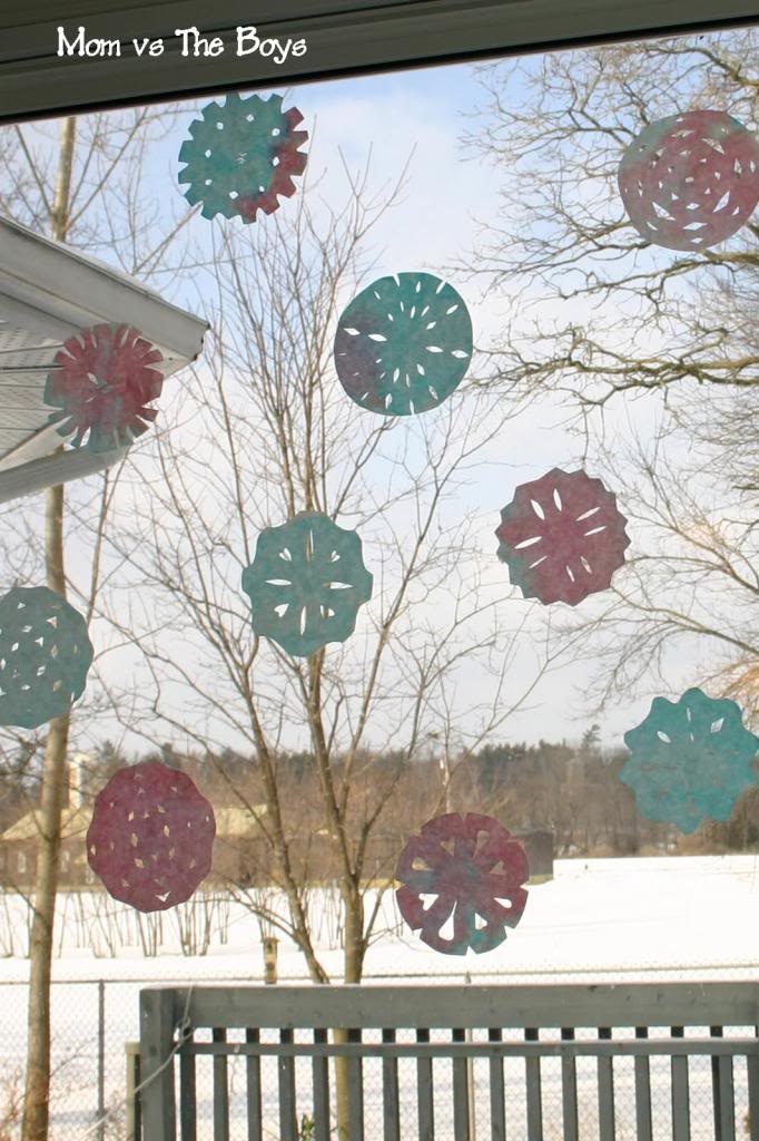 Featured Craft for Kids: Paper Snowflakes 