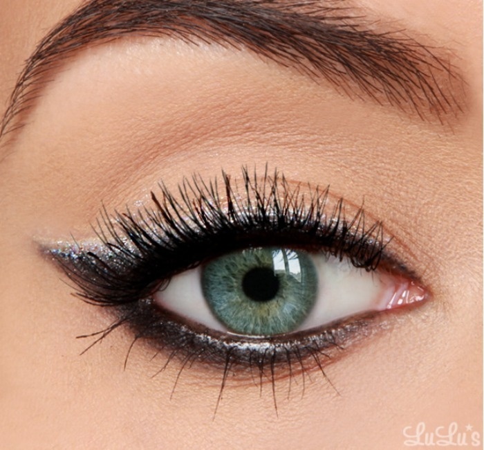 Get a look that's all glitz and glimmer with these New Year's Eve Makeup ideas that will show off your inner sparkle! 